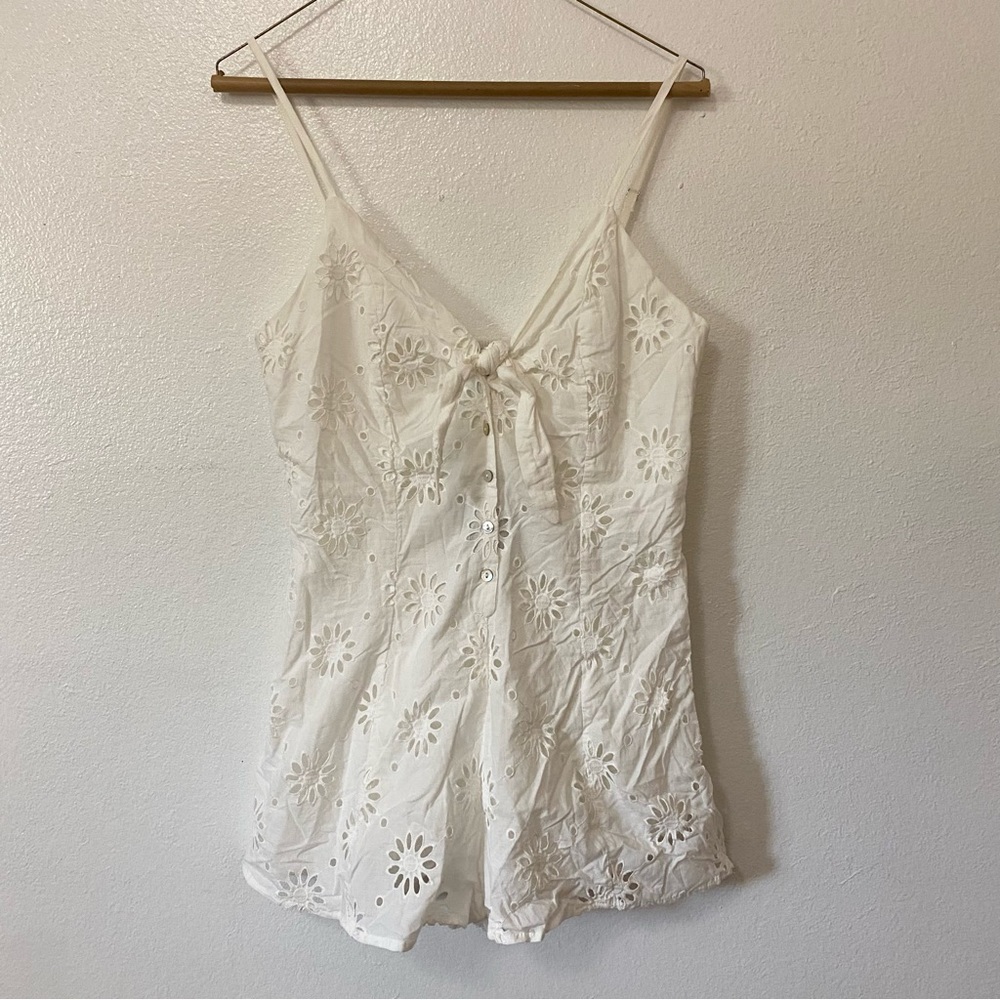Forever 21 White Eyelet Romper Size Medium